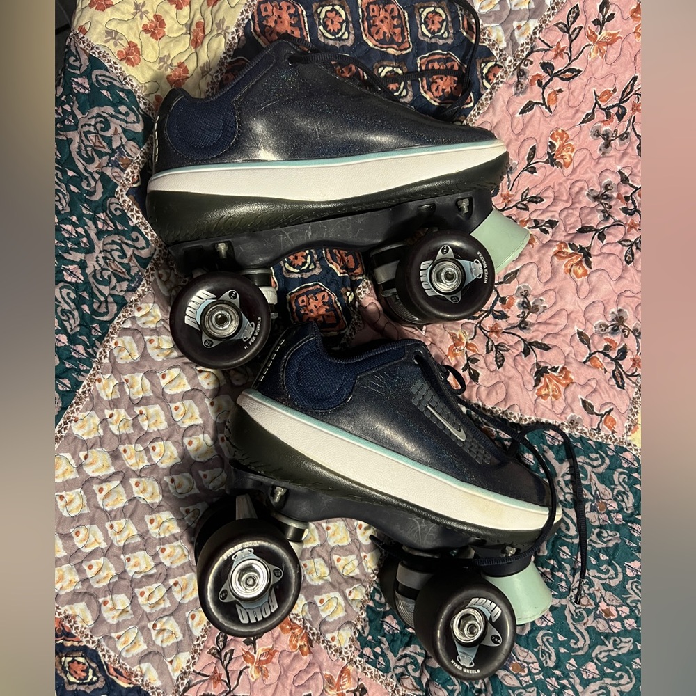 Vintage Nike Beachcomber Roller Skates Womens Size 6 Sparkly Very Good Condition